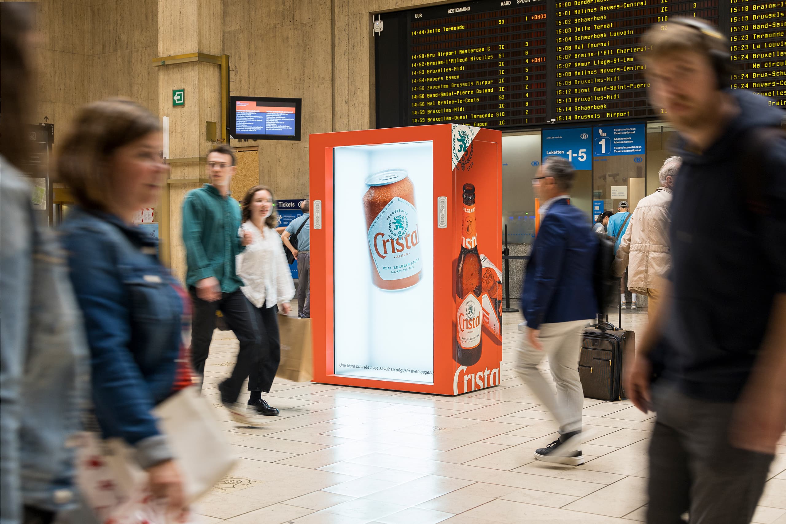 Een keynote-spreker als hologram op een evenement.
