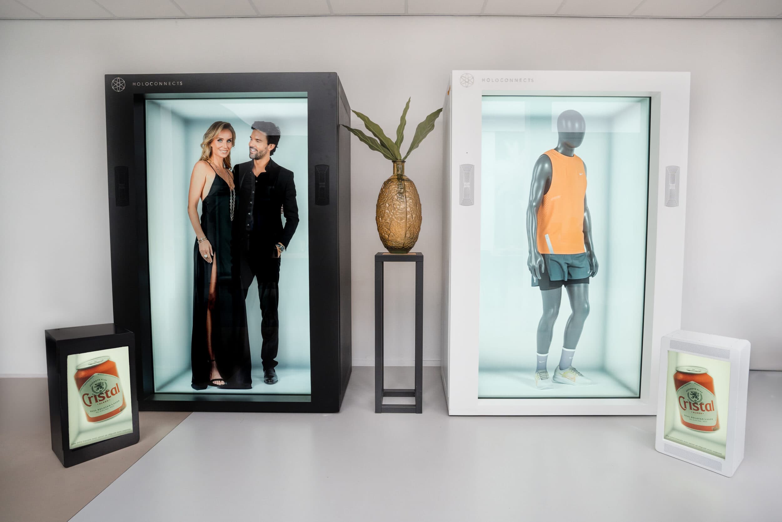 De Holobox en de Holobox Mini naast elkaar.