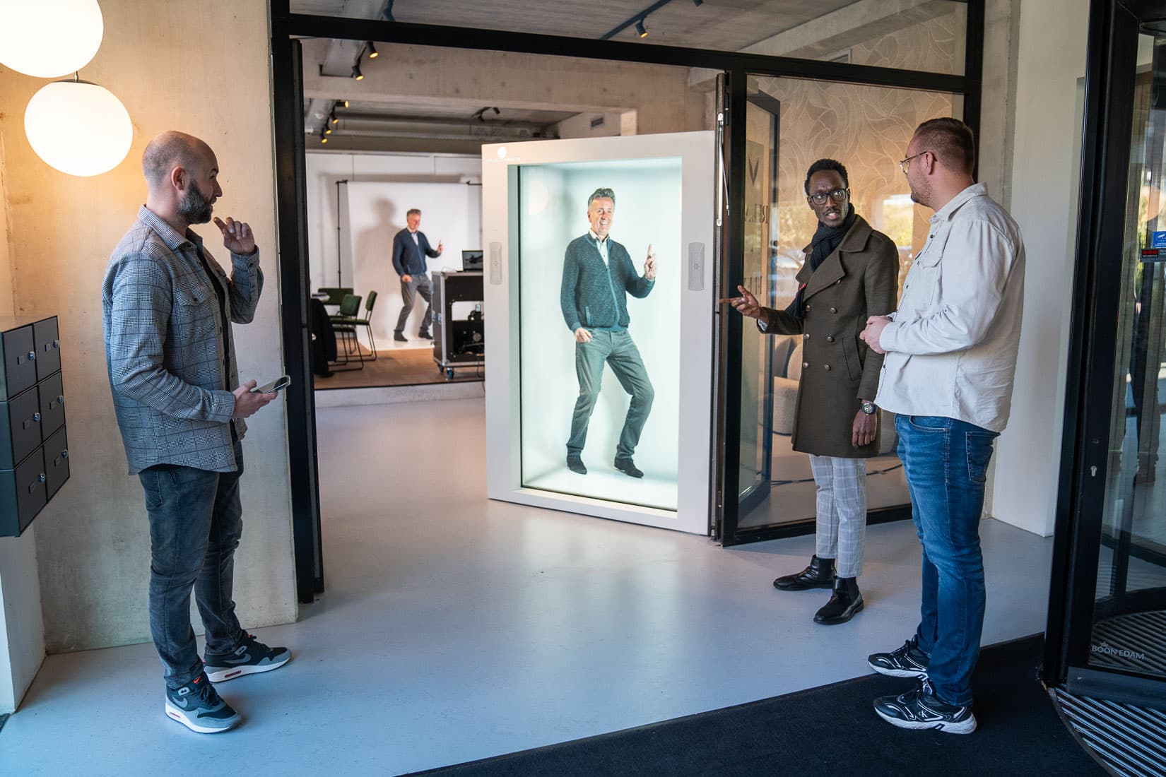 A Digital Twin hologram inside a Holobox.