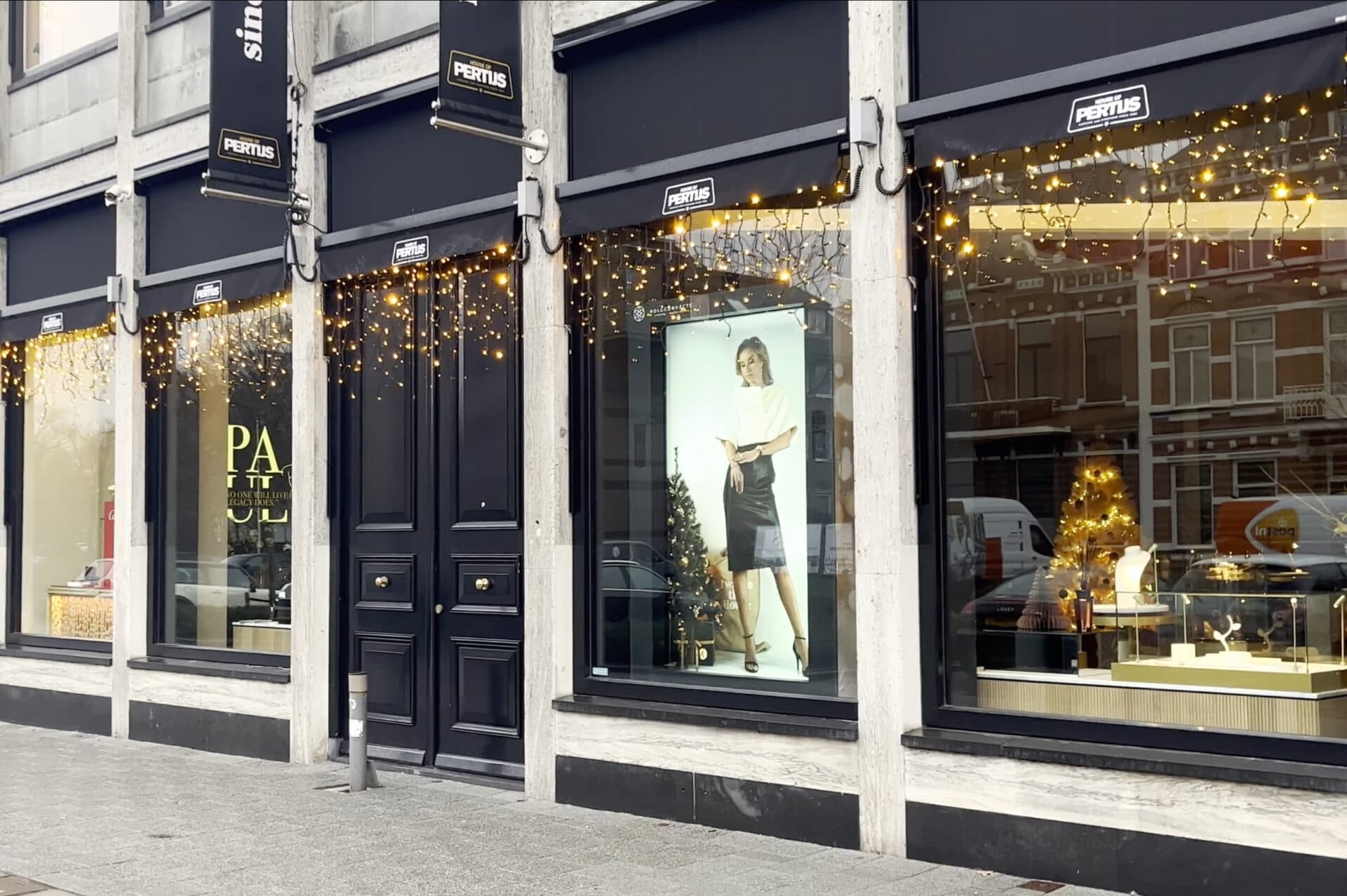 Holobox showcasing a fashion item