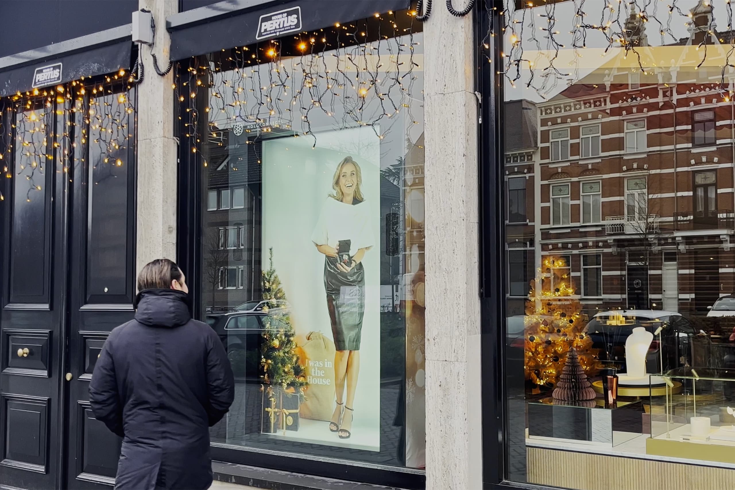 Holobox in a retail environment